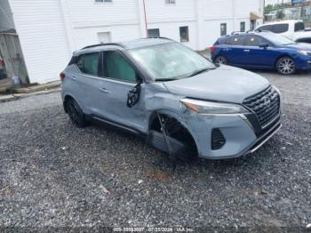  Salvage Nissan Kicks