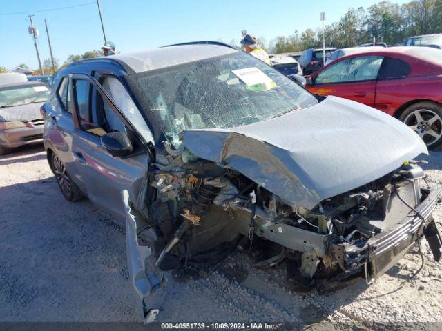  Salvage Nissan Kicks