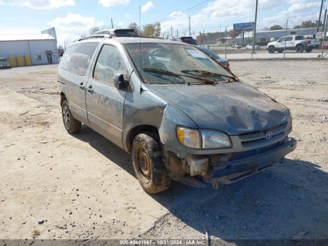  Salvage Toyota Sienna