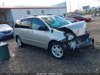  Salvage Toyota Sienna