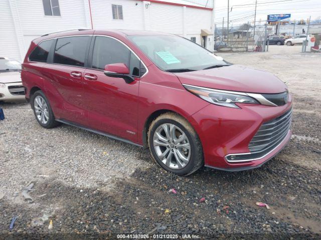  Salvage Toyota Sienna