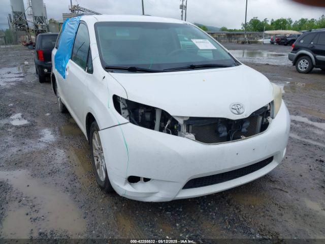  Salvage Toyota Sienna