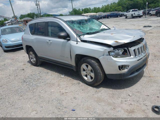  Salvage Jeep Compass
