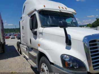  Salvage Freightliner Cascadia 125