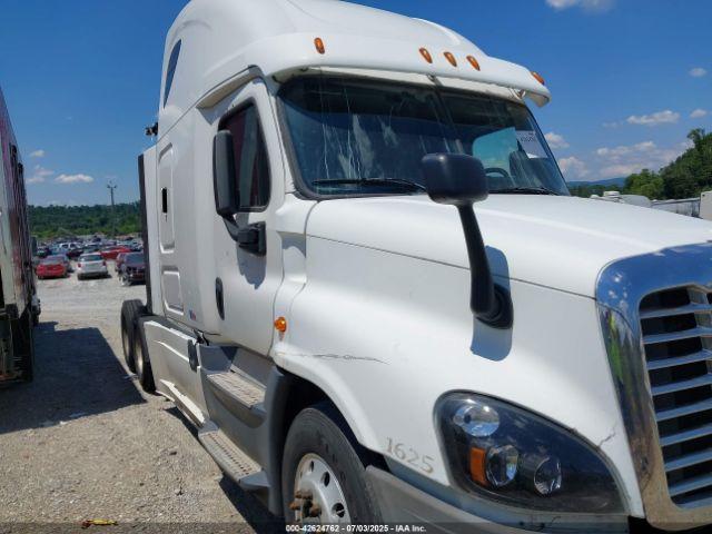  Salvage Freightliner Cascadia 125