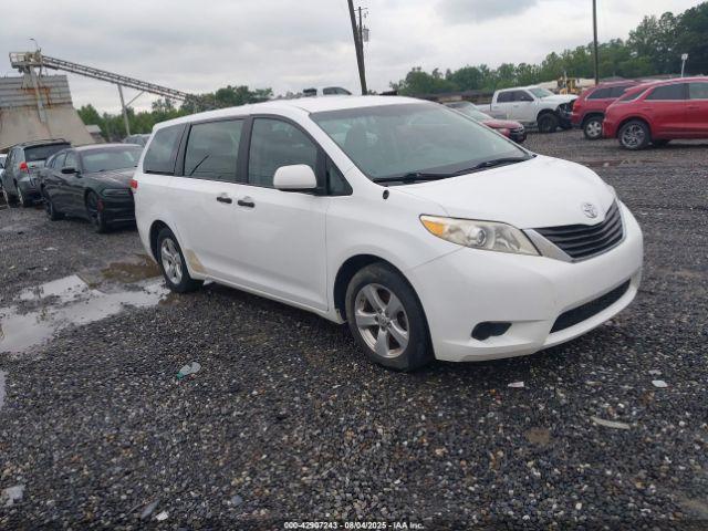  Salvage Toyota Sienna