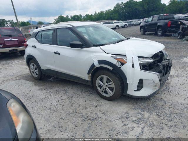  Salvage Nissan Kicks
