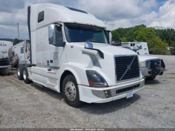  Salvage Volvo Vn