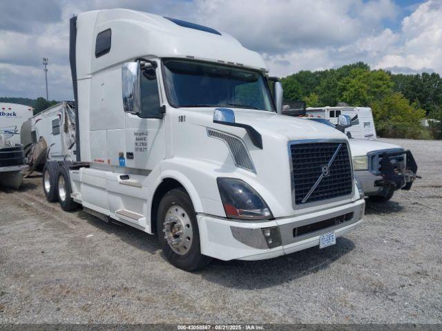  Salvage Volvo Vn