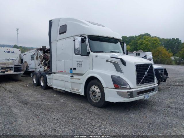  Salvage Volvo Vn