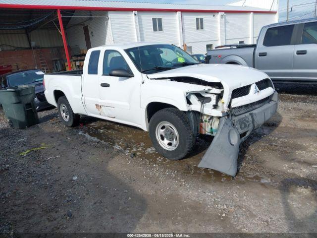  Salvage Mitsubishi Raider