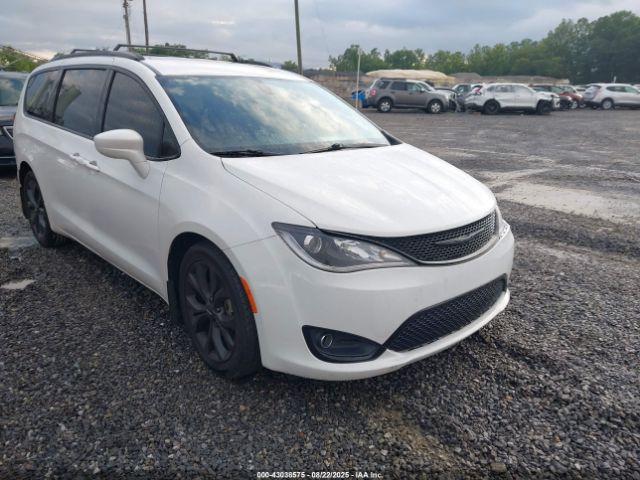  Salvage Chrysler Pacifica
