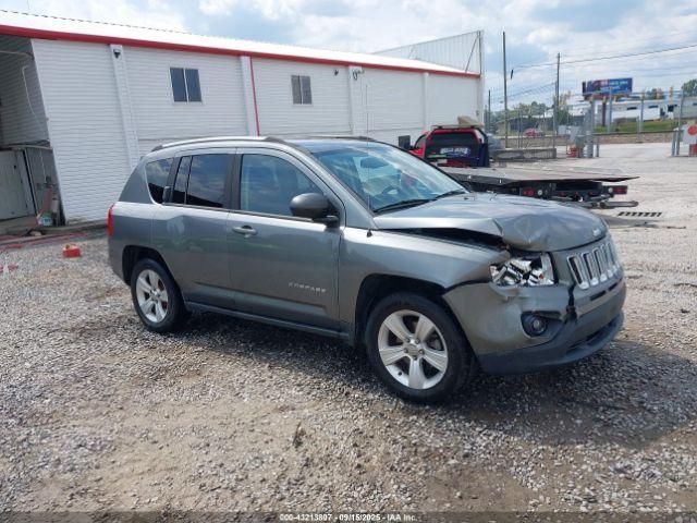  Salvage Jeep Compass