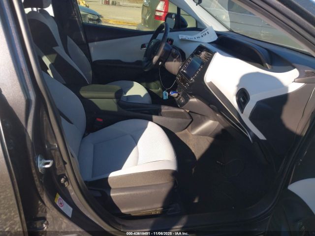 Toyota Prius Le Image 2