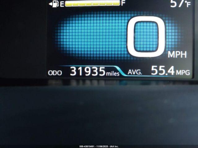 Toyota Prius Le Image 14