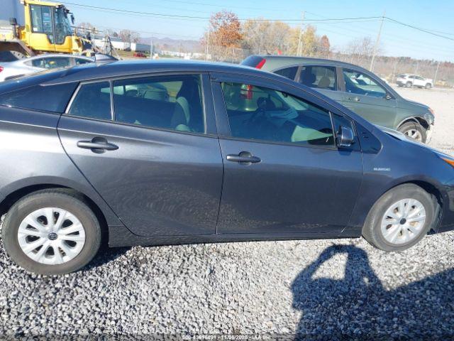 Toyota Prius Le Image 5