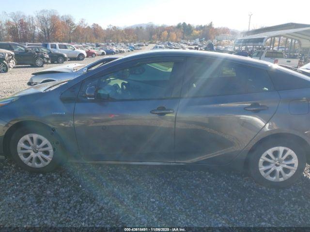 Toyota Prius Le Image 11