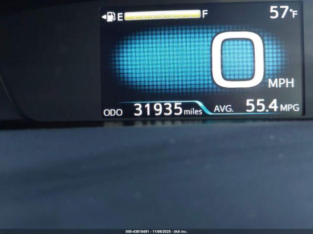 Toyota Prius Le Image 16