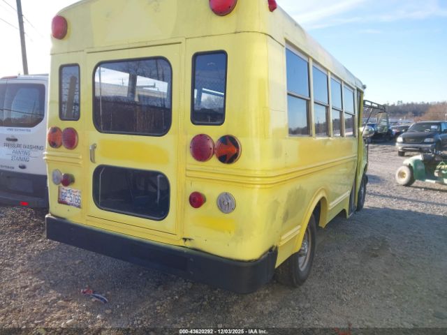 Chevrolet Express Image 11