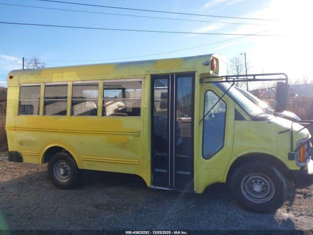 Chevrolet Express Image 13