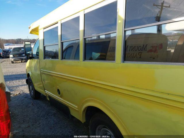 Chevrolet Express Image 10