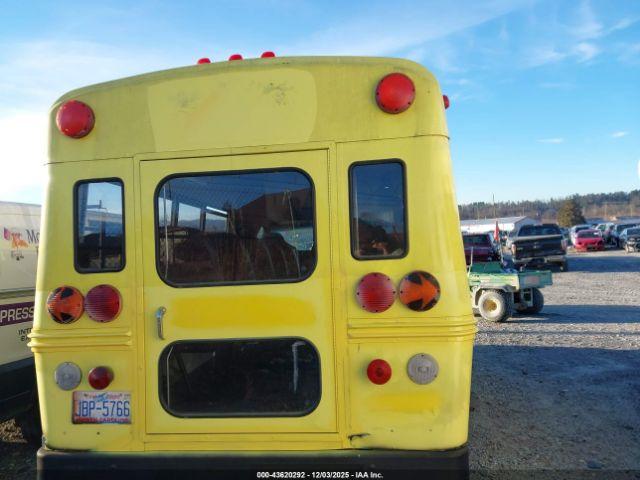 Chevrolet Express Image 12