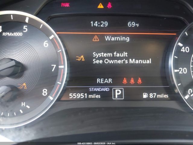 INFINITI Qx Luxe Image 2