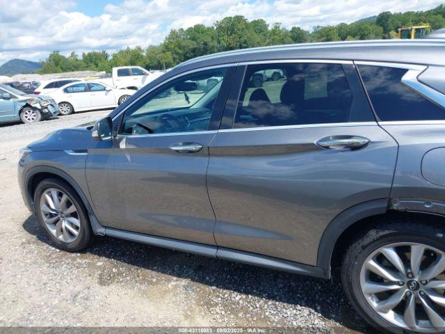 INFINITI Qx Luxe Image 4