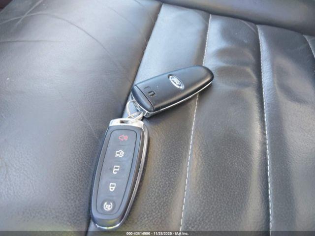 Ford Escape Titanium Image 2