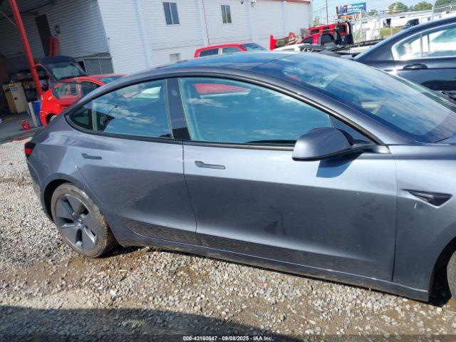 Tesla Model 3 Long Range Dual Motor All-wheel Drive Image 18