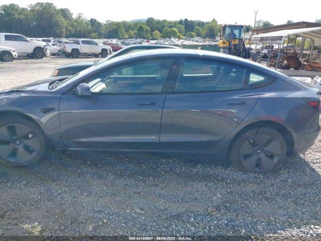 Tesla Model 3 Long Range Dual Motor All-wheel Drive Image 16