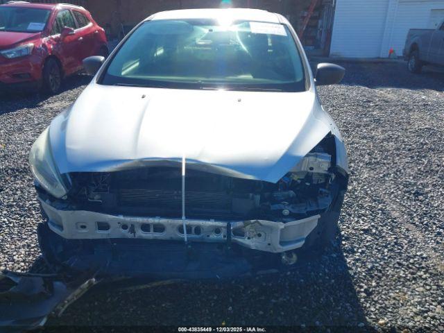 Ford Focus S Image 12