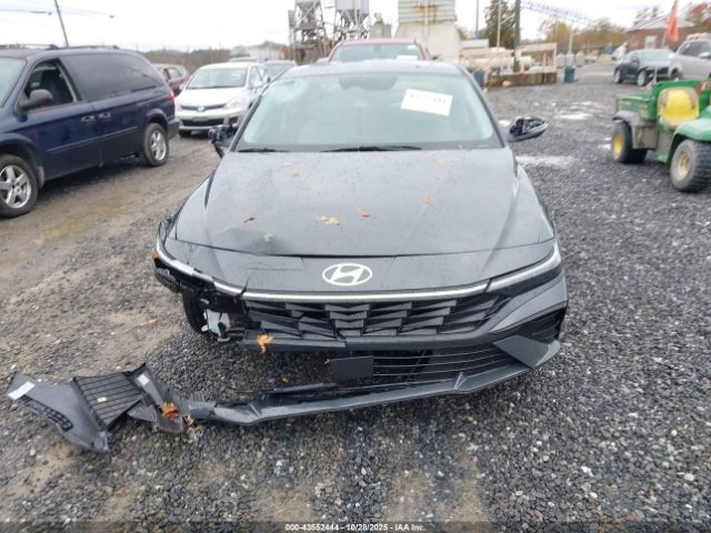 Hyundai ELANTRA Limited Image 13