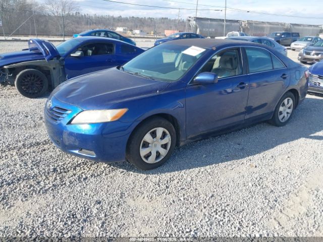 Toyota Camry Le Image 10