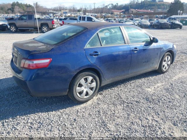 Toyota Camry Le Image 9