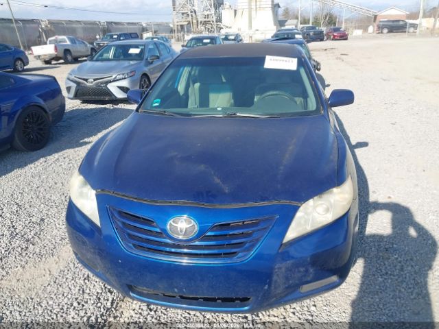 Toyota Camry Le Image 2