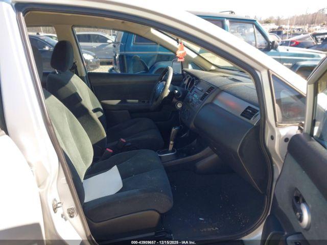 Nissan Versa 1.8s Image 2