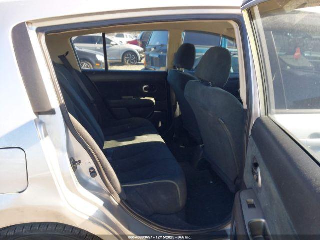 Nissan Versa 1.8s Image 10