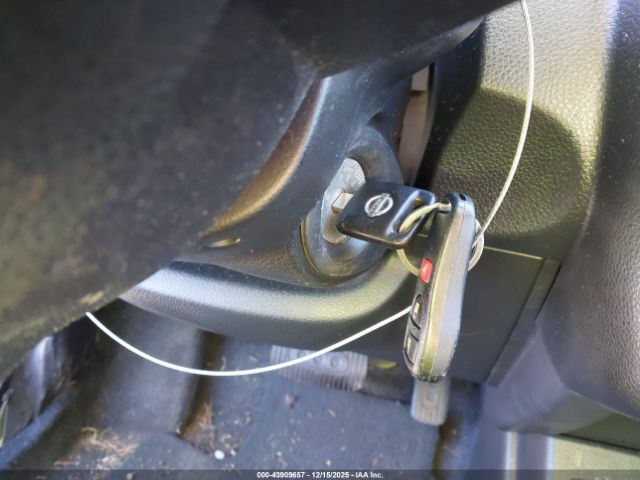 Nissan Versa 1.8s Image 8