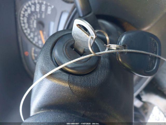 Chevrolet Silverado 2500 Lt Image 16