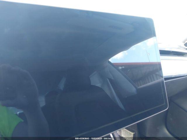 Tesla Model 3 Image 13