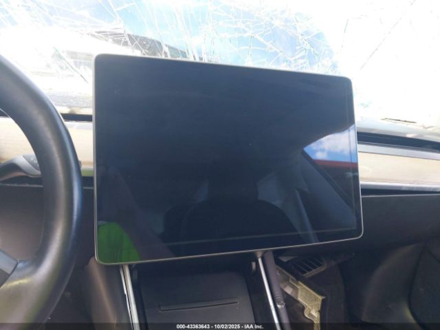 Tesla Model 3 Image 16