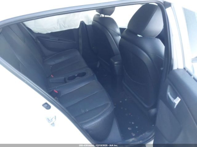 Hyundai VELOSTER Image 4