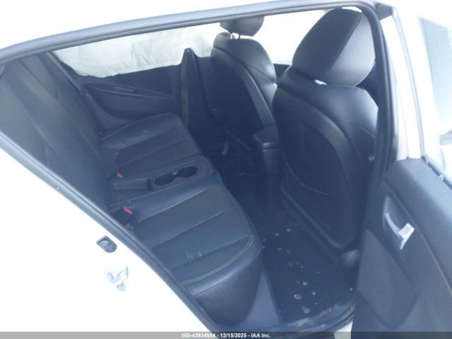 Hyundai VELOSTER Image 4