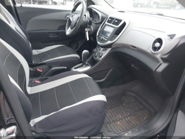 Chevrolet Sonic Lt Auto Image 10