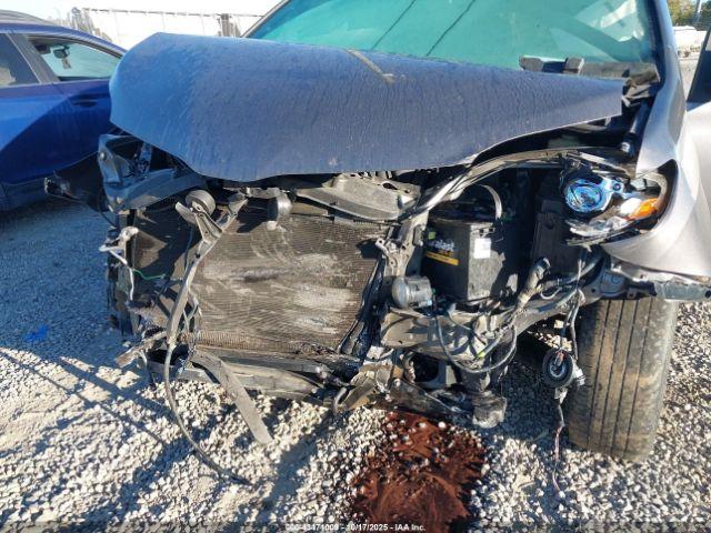 Toyota Sienna Se 8 Passenger Image 10