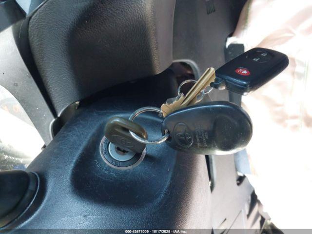 Toyota Sienna Se 8 Passenger Image 5