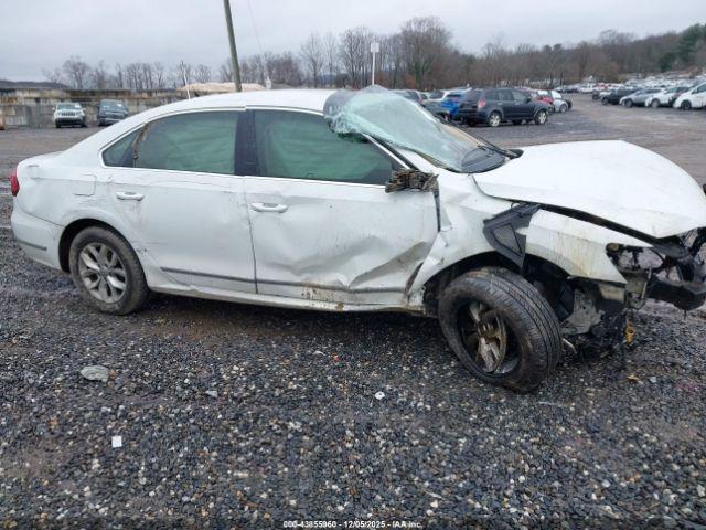 Volkswagen Passat 1.8t S Image 14