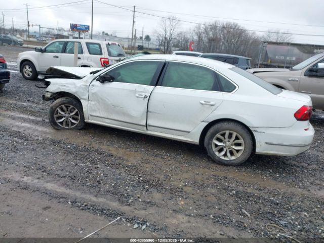 Volkswagen Passat 1.8t S Image 11