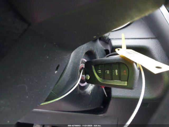 Toyota Camry Le Image 11